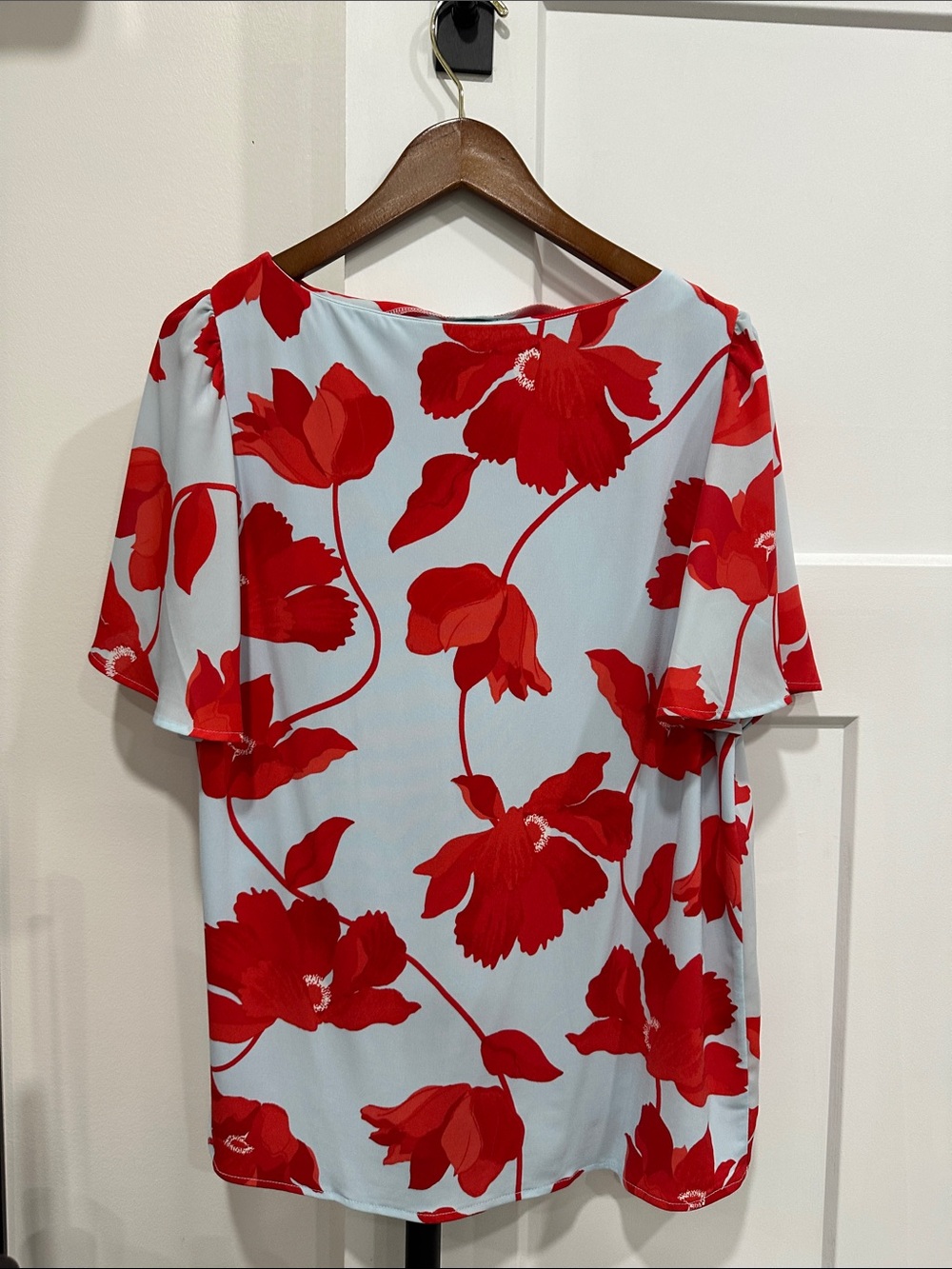 Ann Taylor Red Floral Short-Sleeve Blouse - Picture 2 of 2